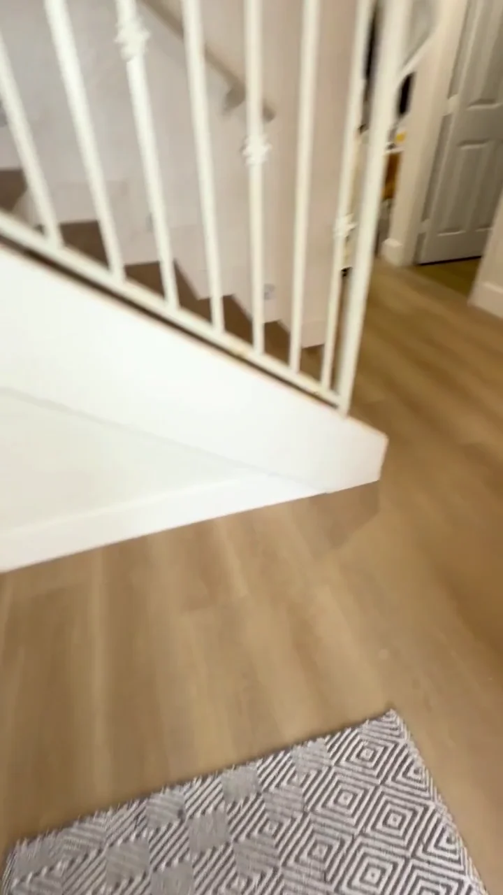 Balanced Oak 8mm Vinyl + Stairs – Hialeah